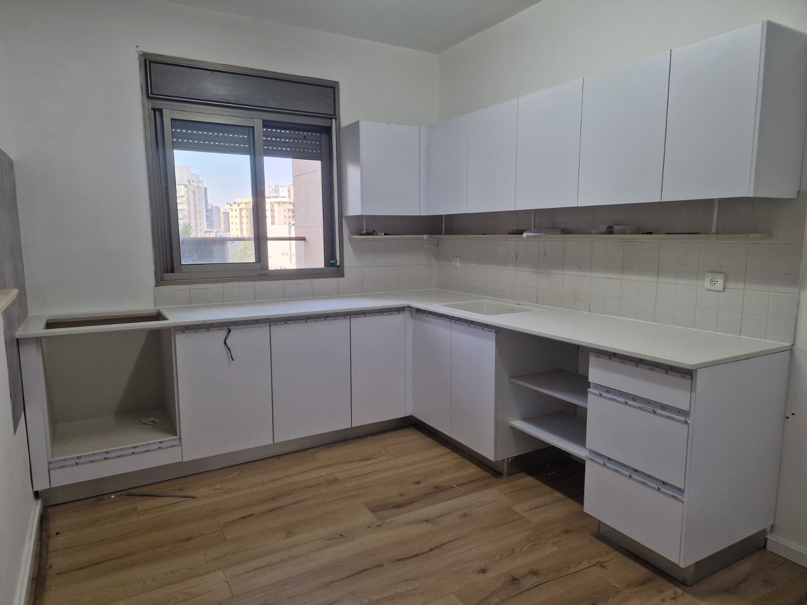 דירה 4 חד׳ להשכרה בקרית פנחס אילון, חולון — אהוד מנור 4 - תמונה 4